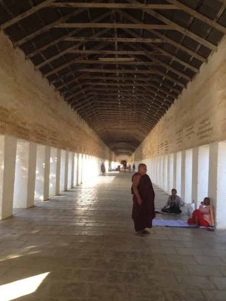 myanmar_bagan_shwezigon-monk.jpg
