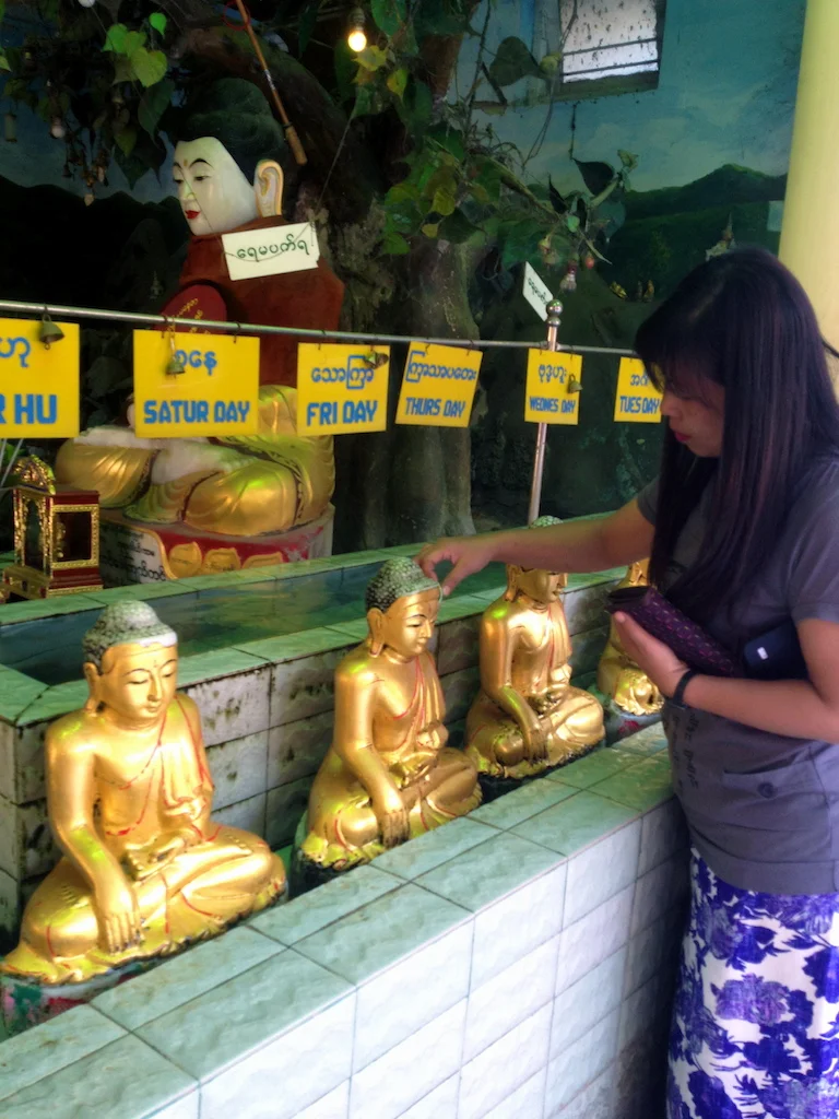 myanmar_mandalay_maha-myat-muni-paya-buddha-week.jpg