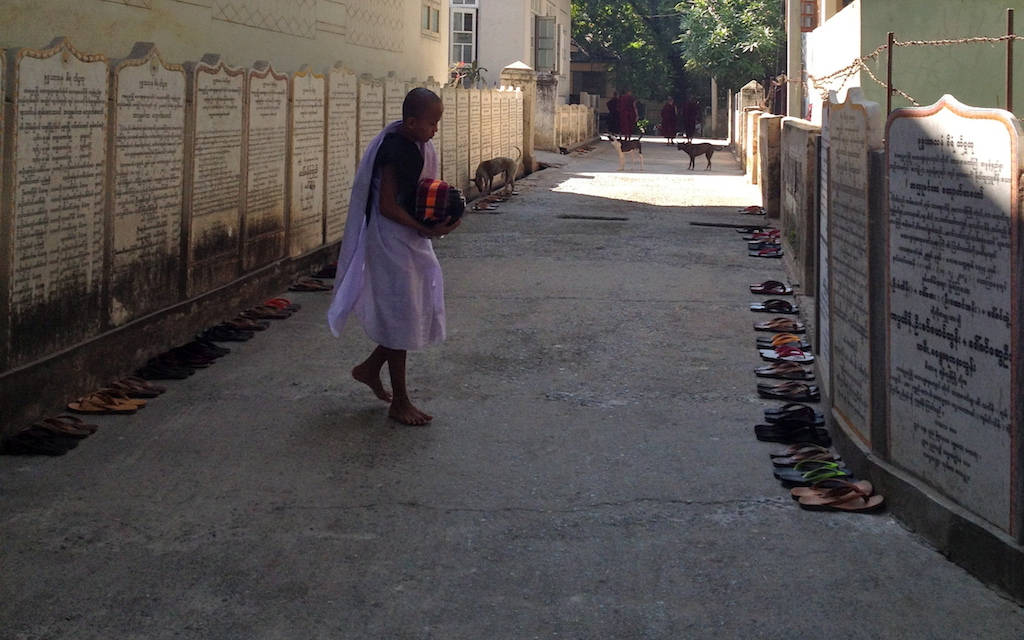 myanmar_mandalay_mahagandhayan-monastery-young-monk.jpg
