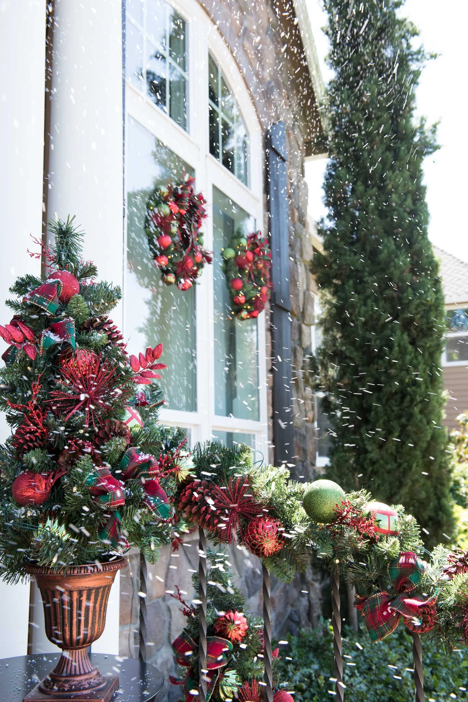 cover_garland-wreath_snowing.jpg