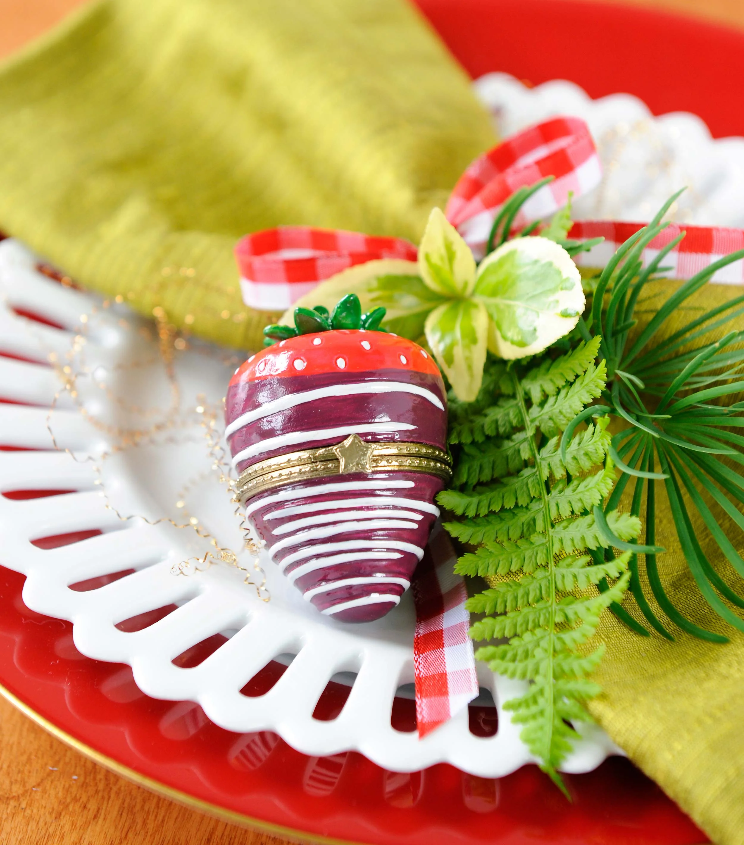 p18_strawberry_surprise_ornament.jpg