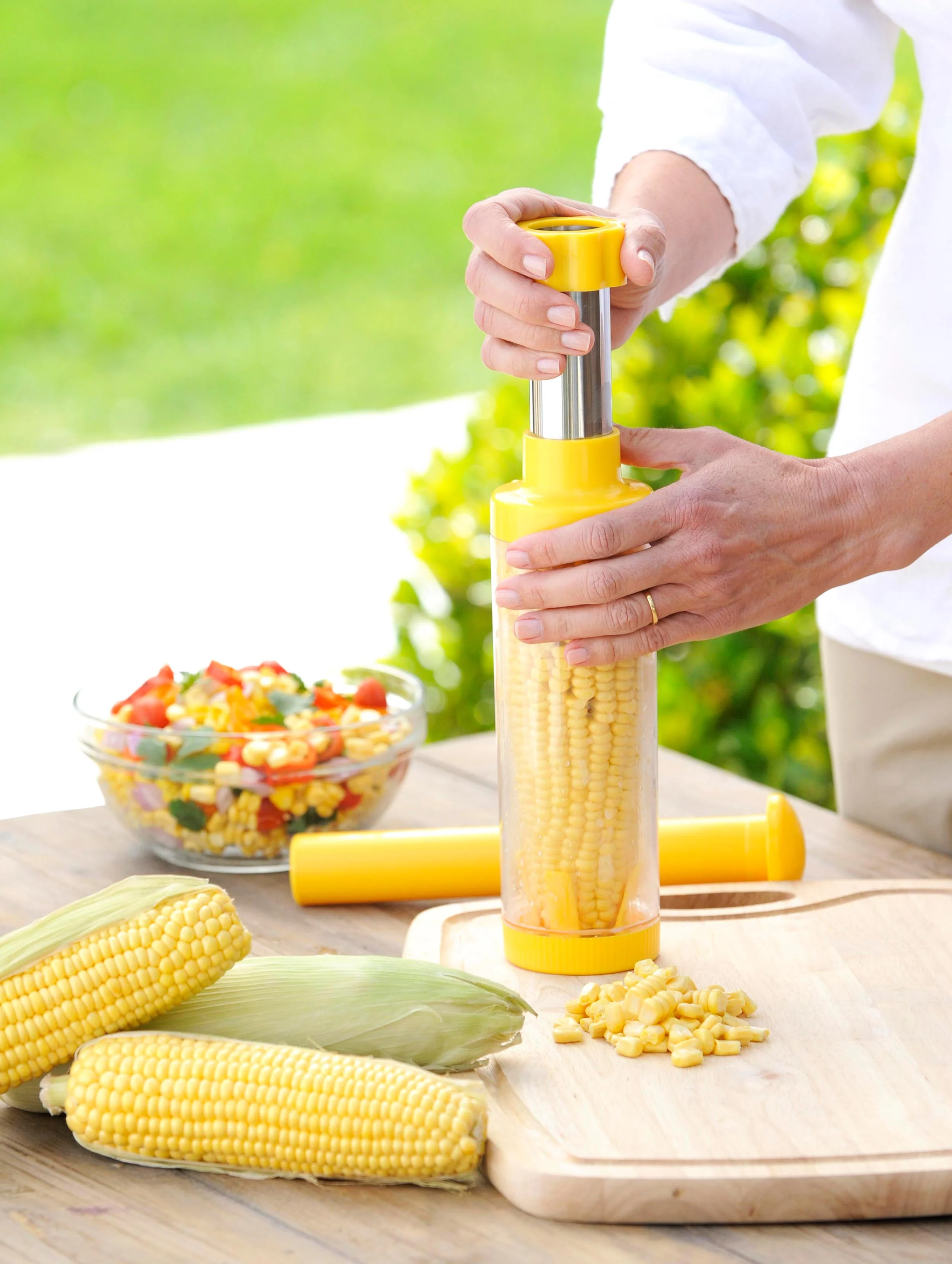 corn_husker_close-up_cover_098.jpg