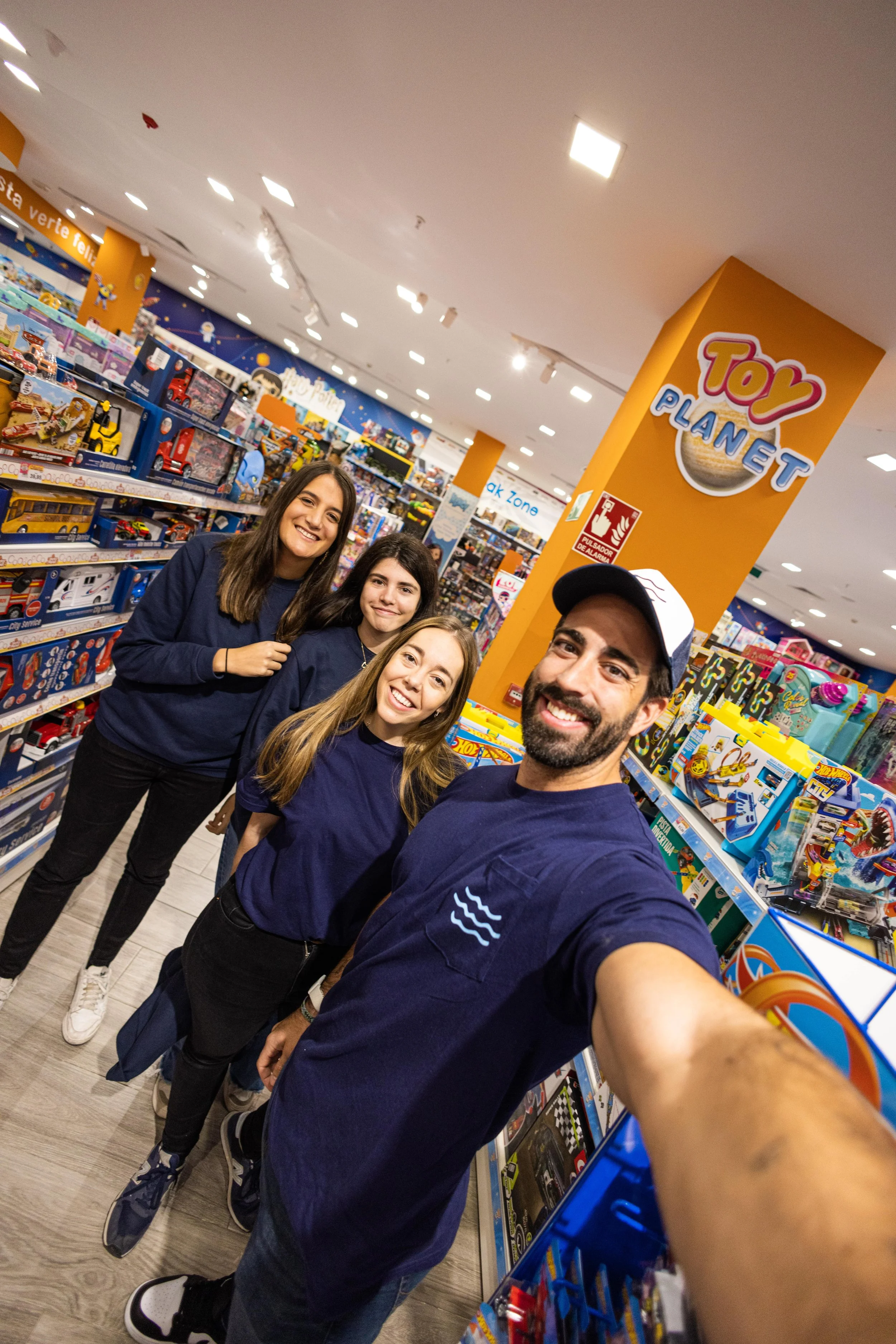 Toys 4 Heroes con Aloha Poké