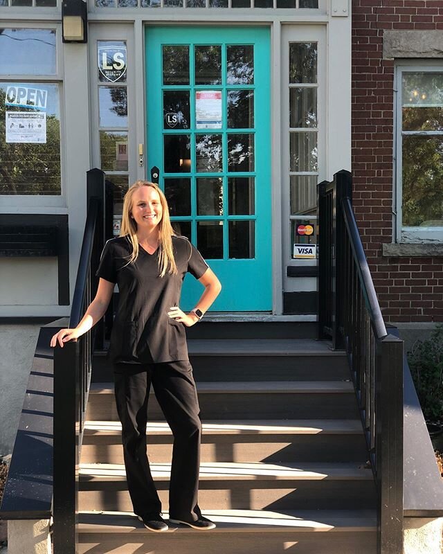 First days of anything call for cheesy front porch photos. Congrats Kirsten on your first day at Flow!! @dr.kirsten_chiro