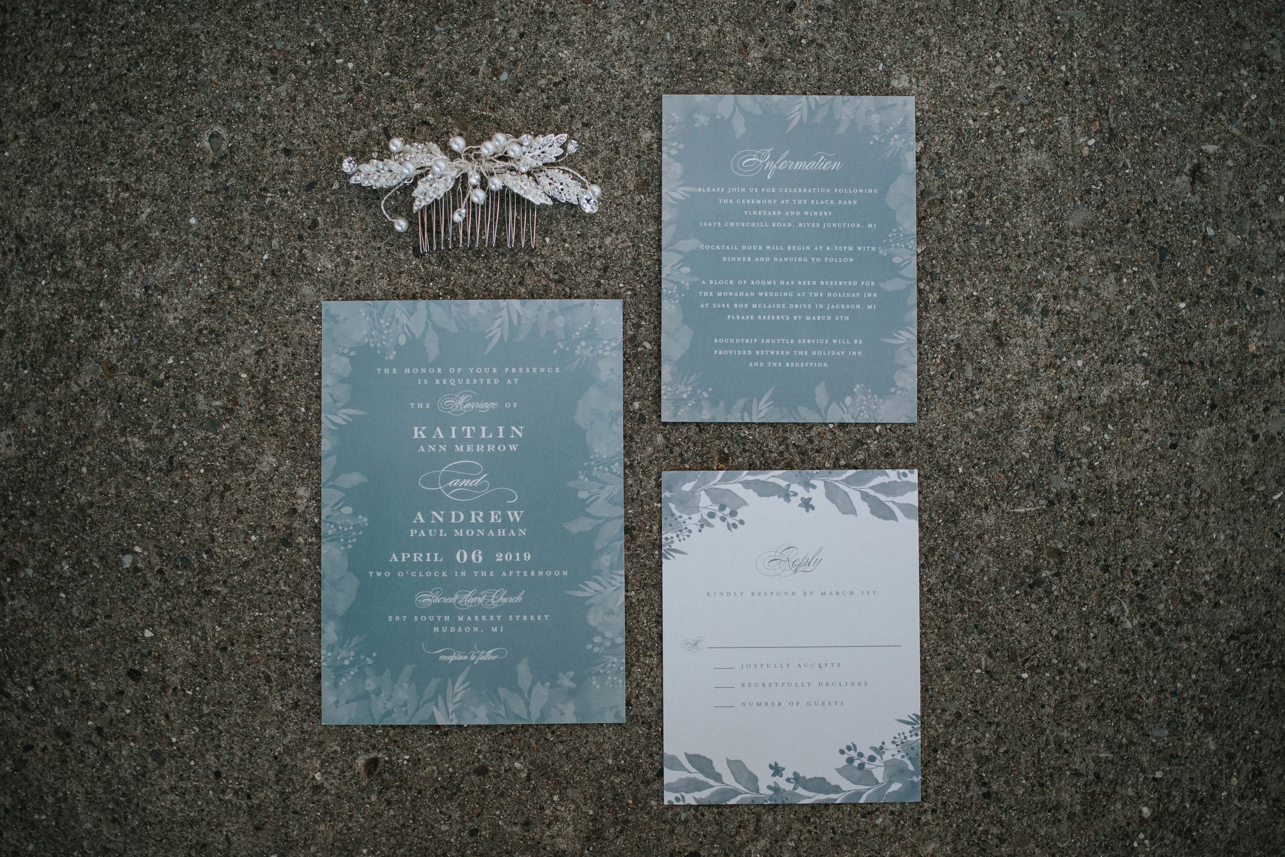 Who doesn’t love a good flat lay? Kaitlin’s hair clip was the perfect addition to the invitation suite.