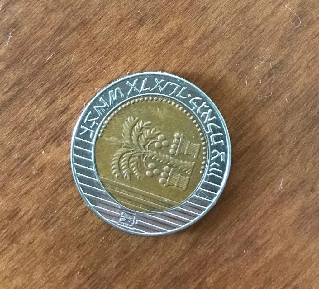 Финикийский, палеоеврейский шрифт на современных монетах.