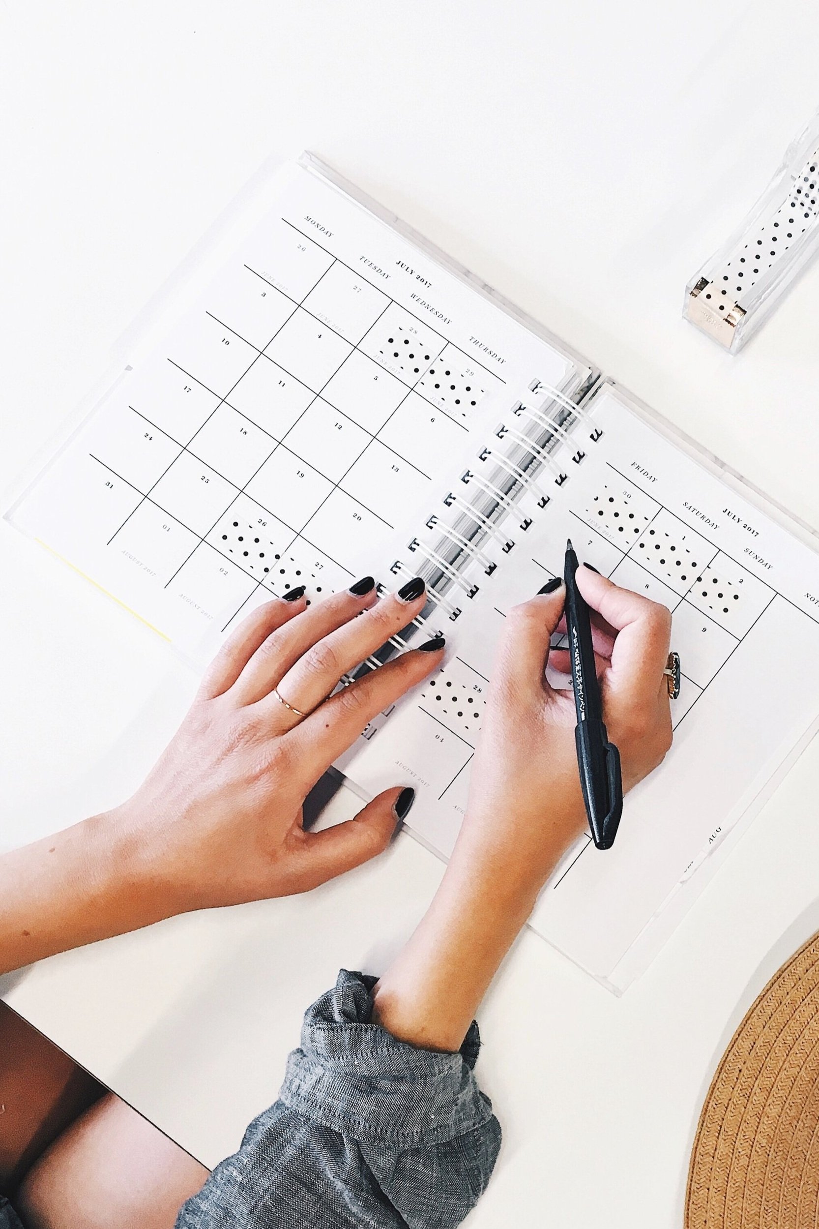1-Year Wedding Planning Timeline: From "Yes" to "I Do"