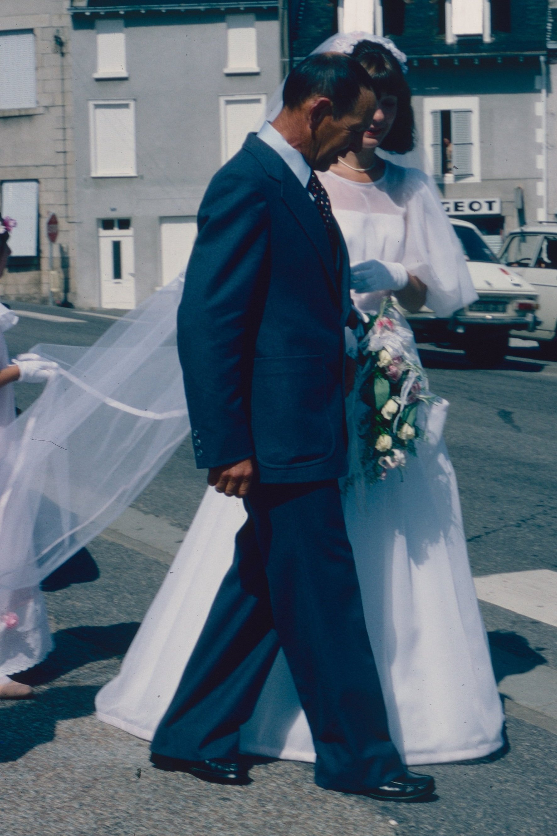 10 Signs You were an '80s Bride
