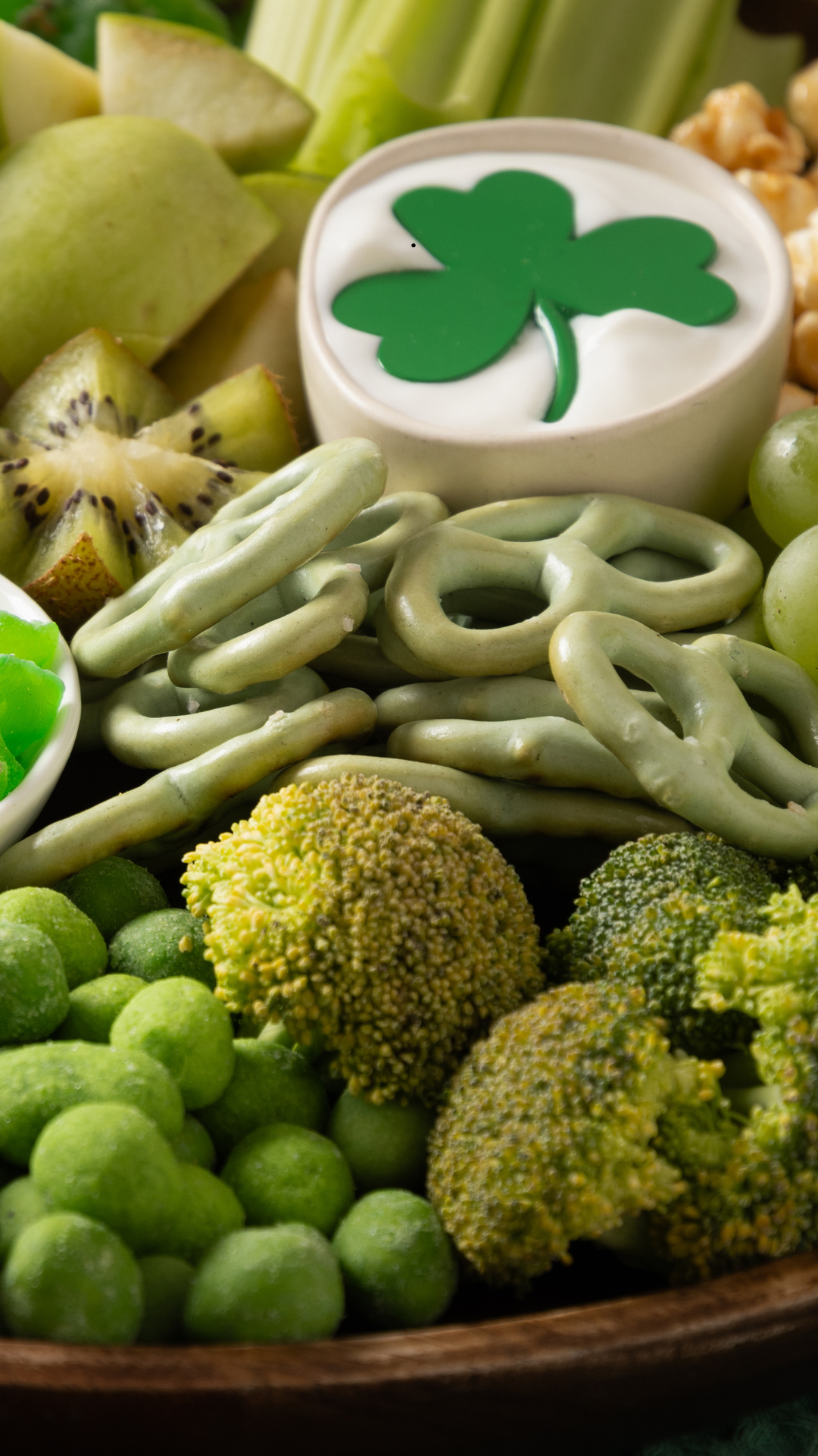 St. Patrick’s Day–Inspired Showers: Celebrating Good Fortune, Family &amp; New Beginnings