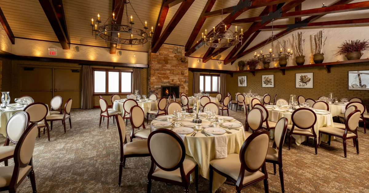 Now Hiring: Banquet Servers &amp; Bartenders at The Iroquois Club