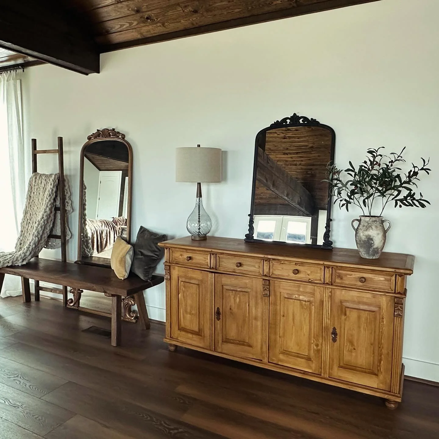 Day dreaming about this space created by our customer, Robin Gray. We love when it all comes together! 

✨Details: The items pictured from our store is as follows. Pine console cabinet, long trestle table, tall wooden arched mirror and butcher slab c