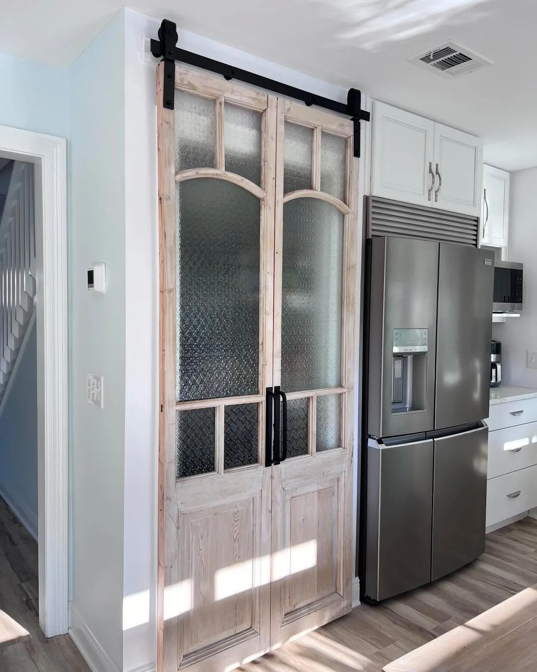 ✨Tuesday morning inspiration✨ We are excited to receive these before and afters of a customers space! Side note these open accordion style. See video below. 

Swipe to see the before of this beautiful transformation using 1890&rsquo;s glass french do