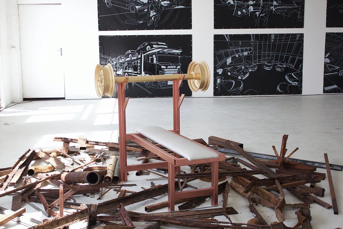 Pauline Gompertz, Pumping Iron, Installation casse ostentatoire, métaux divers, 2016