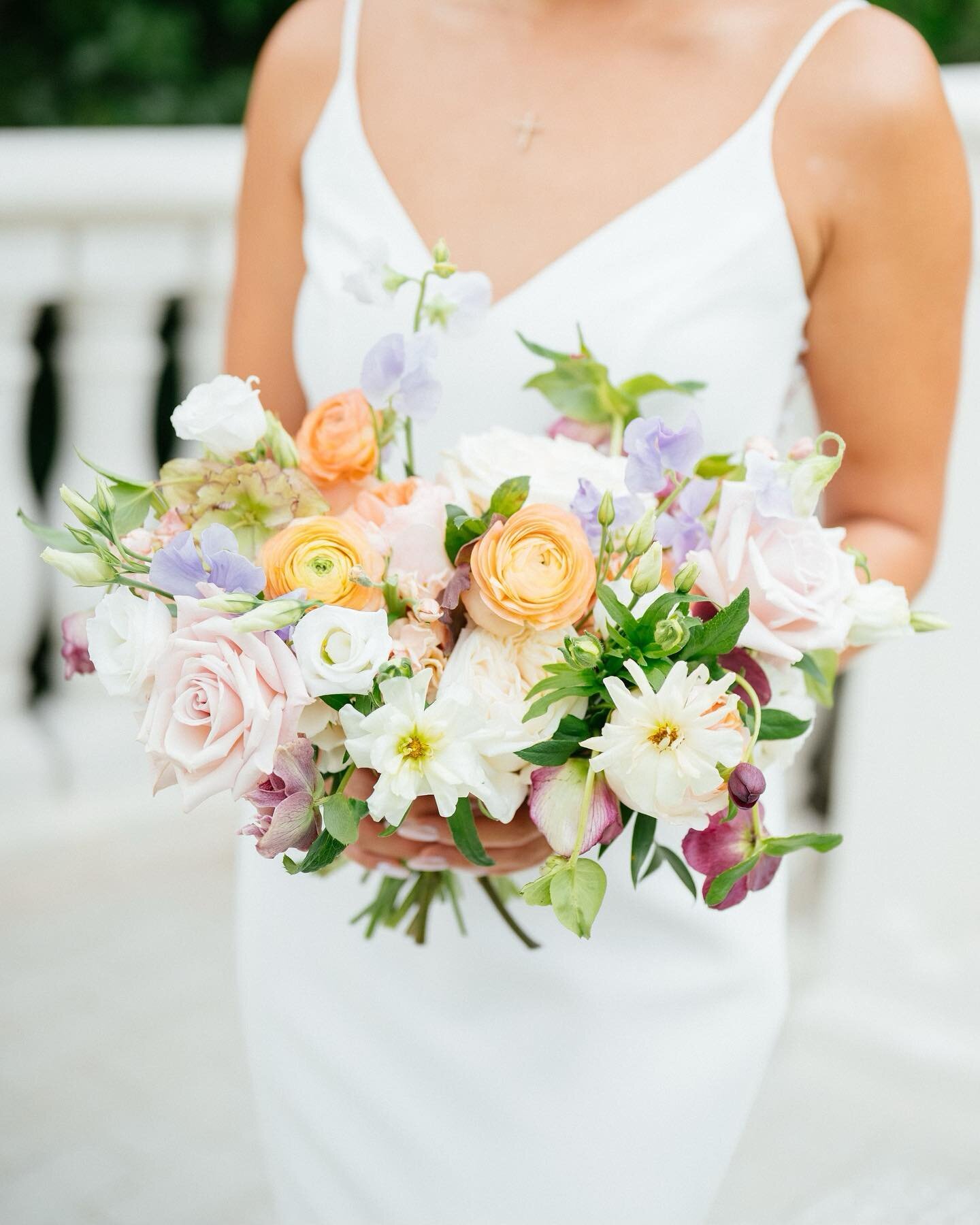 Jeanette&rsquo;s dainty, soft bridal bouquet made the perfect accessory to complete her bridal look. A stunning Spring bride she was!