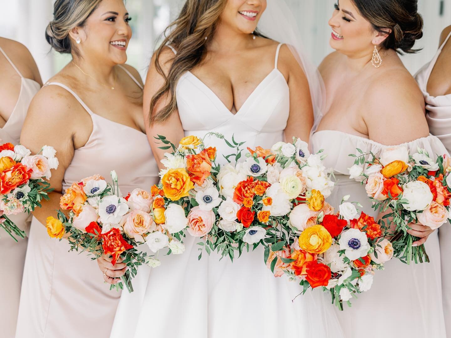 We&rsquo;ve had some bright and fun color palettes lately and we are here for it! 

Photo @karinadaniellephoto 
Floral @thelacebouquet 
Venue @fireflygardens 
Planner @funkytownaffairs
Bridal Gown @bblewisville
HAMU @ashley_glambyash