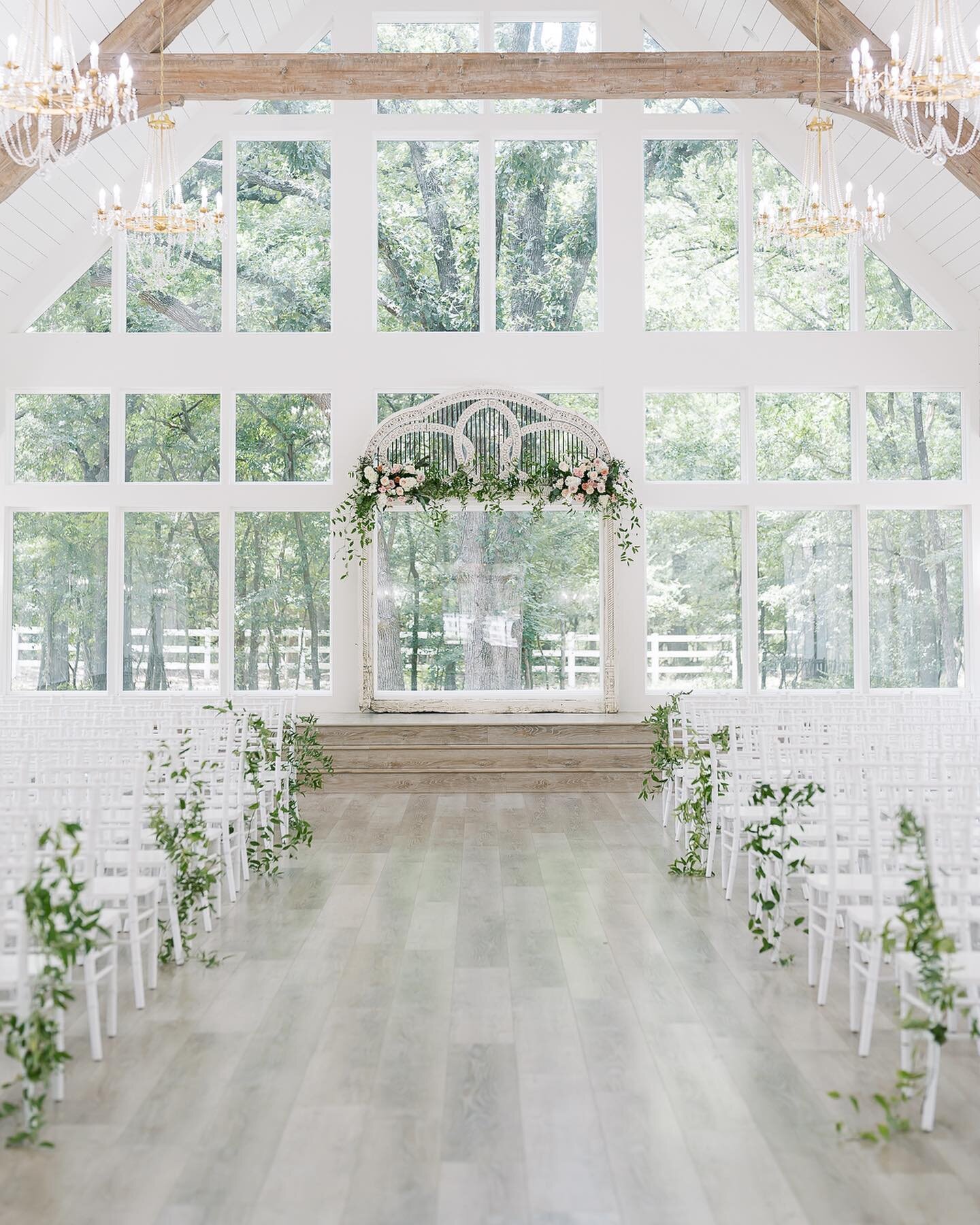 The sweetest floral touches for this stunning chapel. What a beautiful space to say &ldquo;I-do&rdquo; in! 

Venue @thefrenchfarmhousevenue 
Photographer @nicoleleaphotography
Floral @thelacebouquet
Coordinator @simplyelegantxo
@lmack628