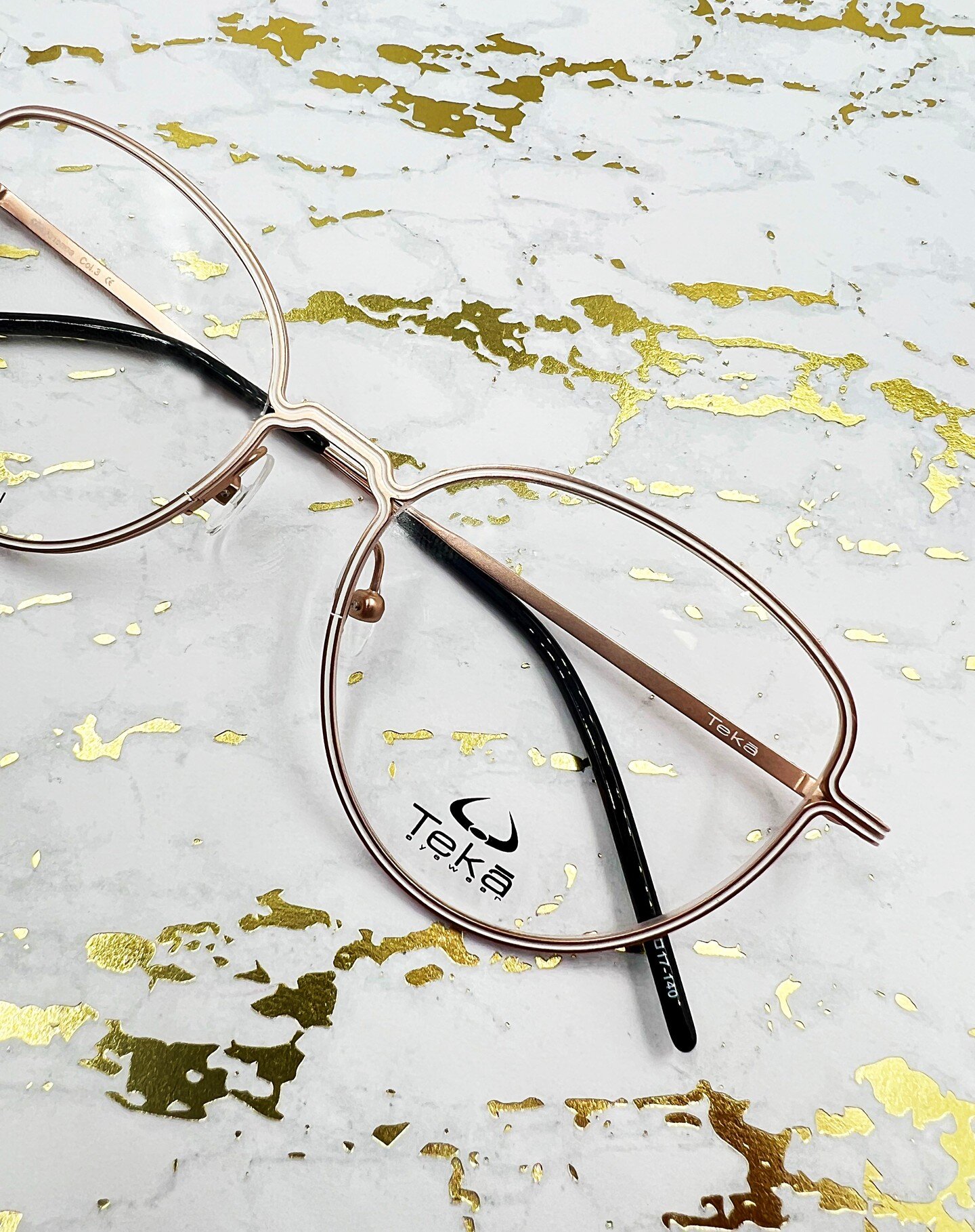 Couldn't leave out the girls! 
Our newest design is now available for women in model 664 in 3 colors! 🫶🏼
&bull;
&bull;
&bull;
&bull;

#tekaeyewear #glasses #eyefashion #eyewear #eyewearstyle #lovemyglasses #eyeblogger #luxuryeyewear #optician #opti