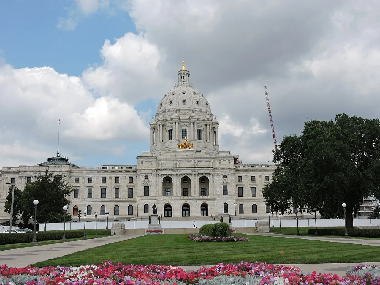 saint-paul-422238_1280.jpg https://pixabay.com/en/users/vladeymeer-161683/