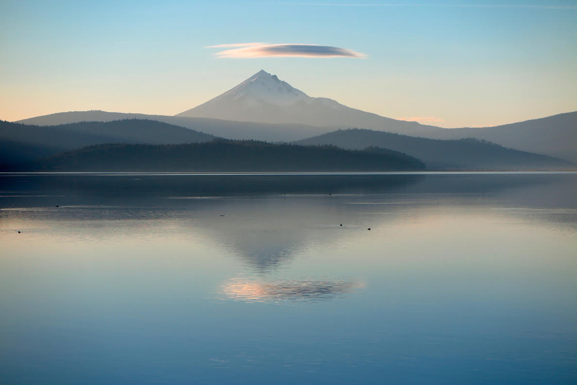 Mount McLaughlin and a lenticular cloud above Klamath Lake. Photo by Barbara Comnes 2017