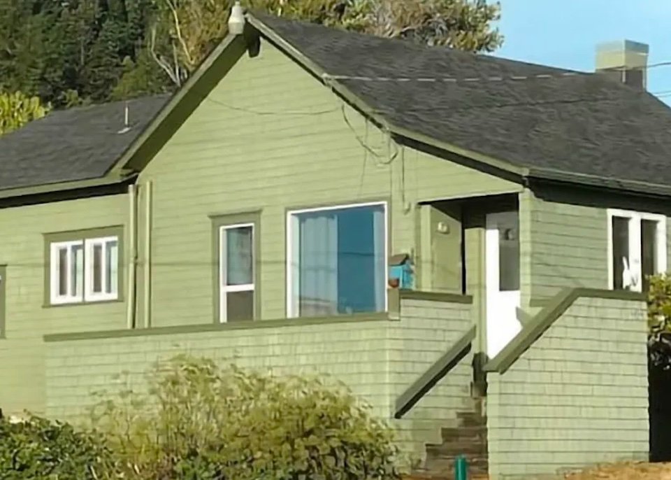 jpeg Seaview-Cottage-Front Gold Beach cropped.jpg