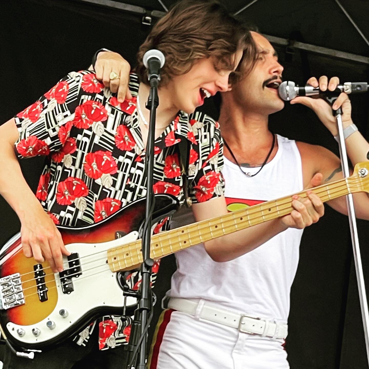 Magical moment with Matt and Emo, but it&rsquo;s Queen fans who stole this show! 
 @visitbigbear 
&bull; 
&bull;
&bull;
#queenfans #queenband #freddiemercuryqueen #johndeaconqueen #wewillrockyou #matthewgarbacz #emoalaeddin