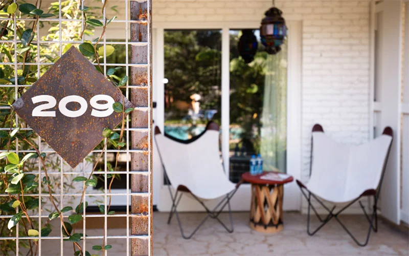 Fort Worth Texas Magazine article — “…we recommend getting your fill at the Stagecoach Inn restaurant and hotel / Chisholm Trail.”