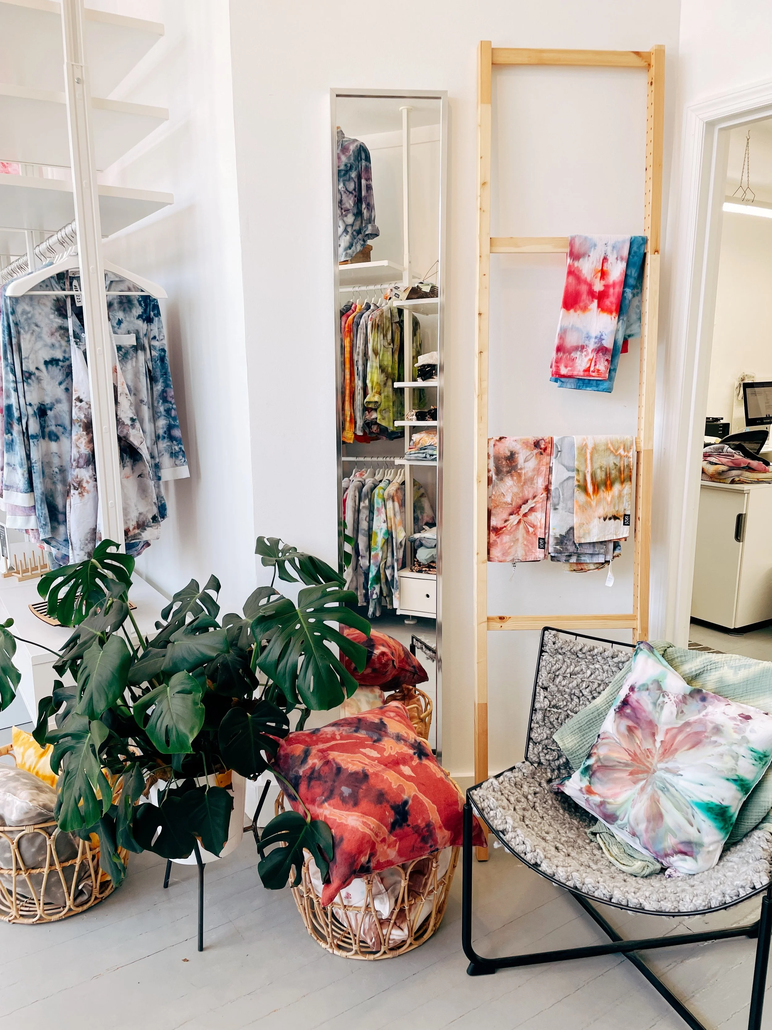 State Line's Hidden Gem Shopping District: A Guide! 