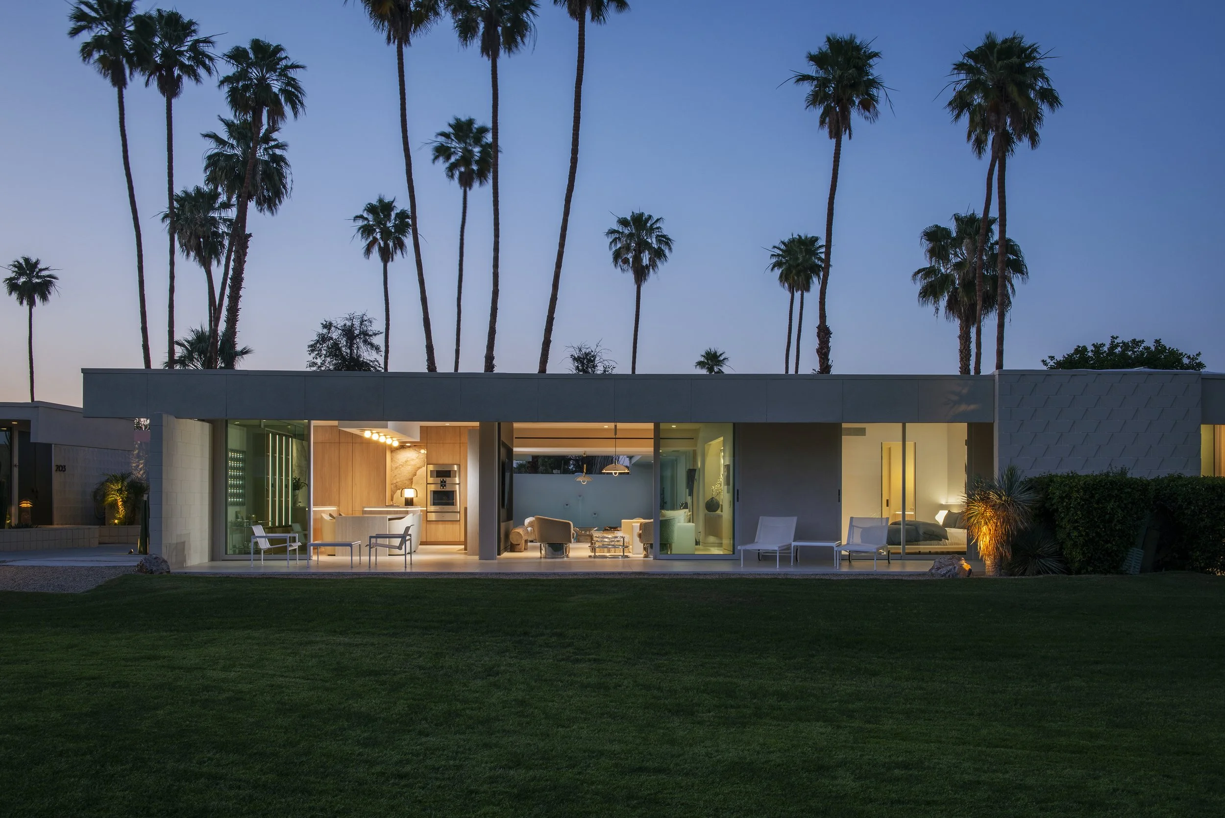 DCAP_Ward Residence_7 Lakes_Exterior_Dusk_Master Elevation.jpg