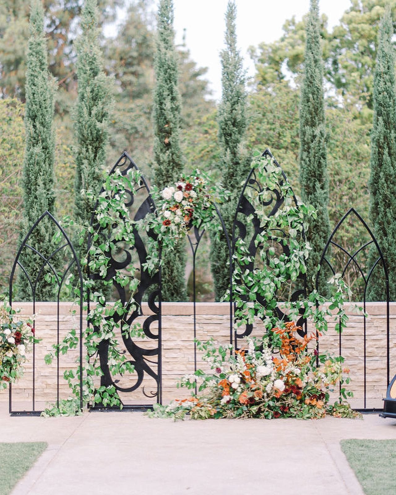 Modern Outdoor Wedding Altar.jpg