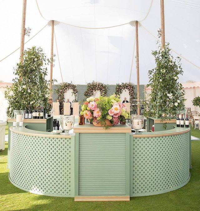Style Me Pretty on Instagram_ “It’s no secret — the bar is one of the most popular spots at your wedding! 🥂 So why not make it a refreshing area to remember_ This…”.png