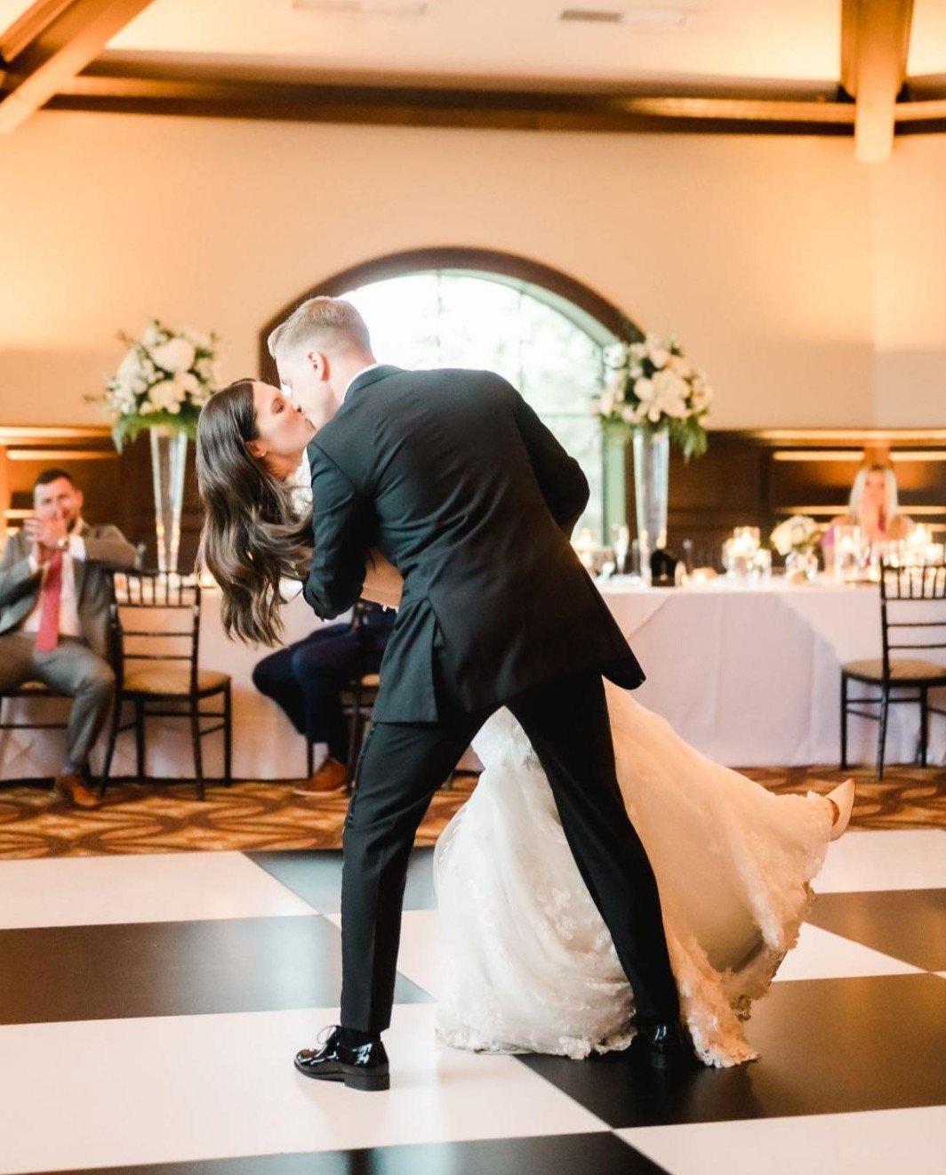 Ready to hit the dance floor? 🕺💃 Total Events has got you covered with an array of options to suit every style and vibe! From classic wood to checkered, our dance floors are sure to get the party started.

Photo: @jpelario
Venue: @saratoganationale