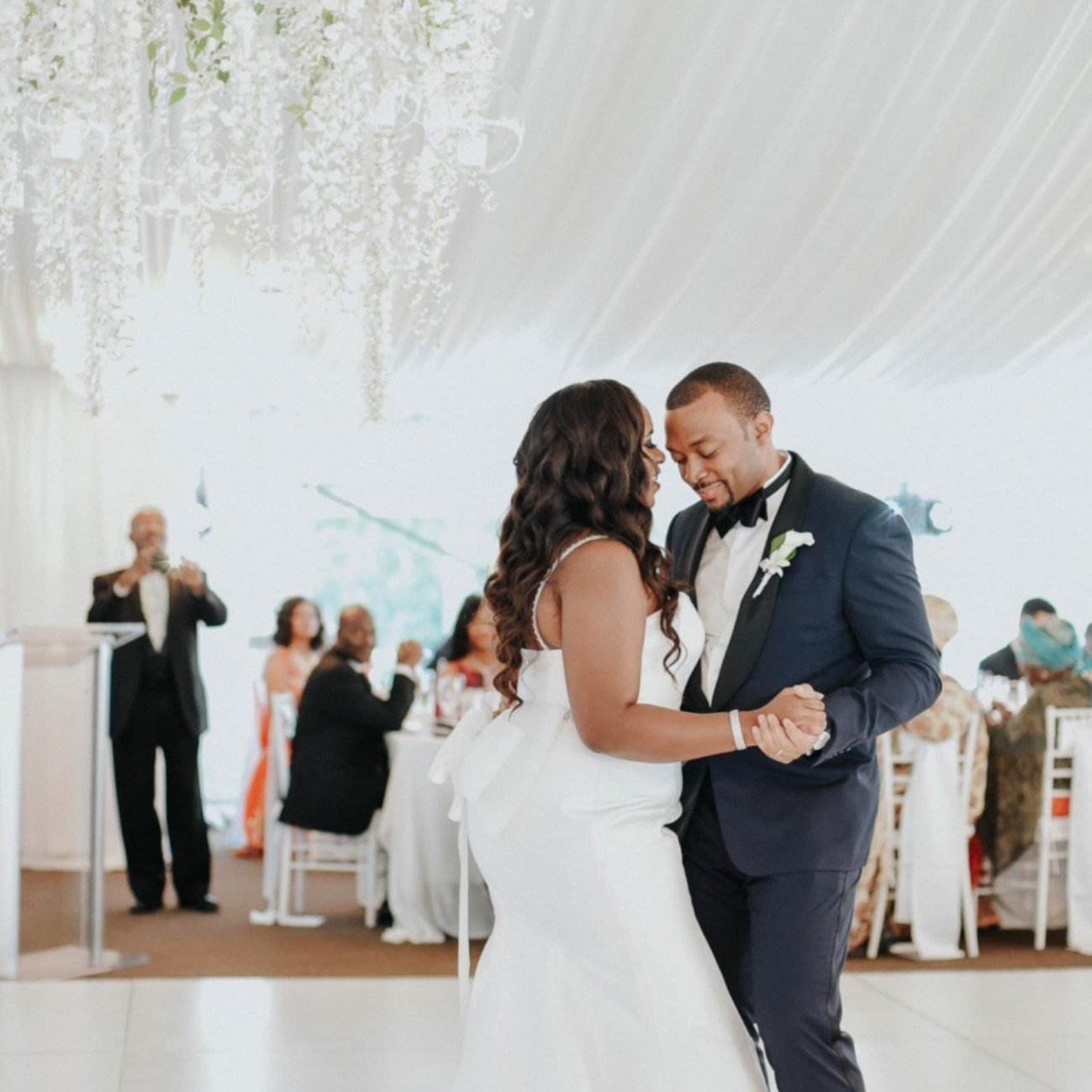 On Cloud Nine ⛅ 💫 Tell us this reception isn&rsquo;t what dreams are made of 🥰

From the custom dance floor to the all-white chair accents and floral chandelier, this dream team brought Jen &amp; Peter's Vision to life.

Florals: @surroundingsflora