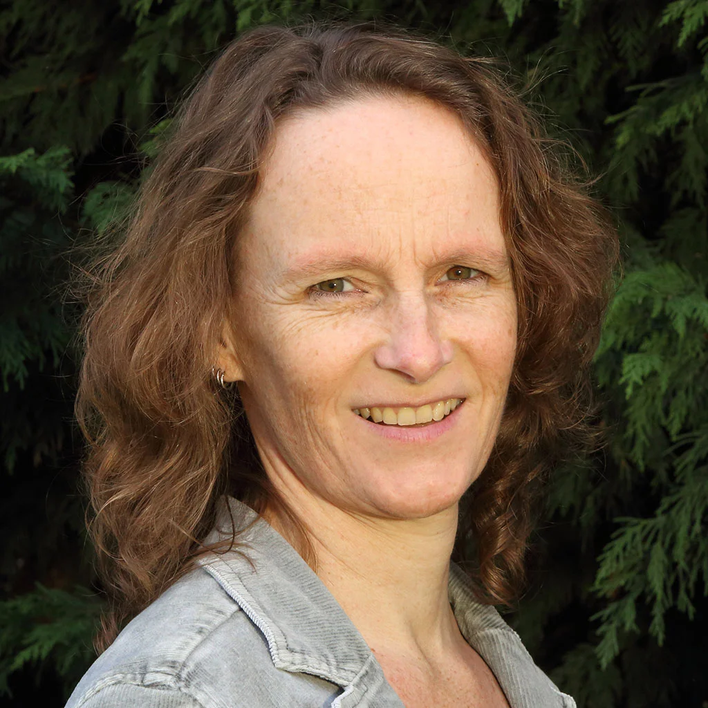 Renny-outside-square-webres.jpg