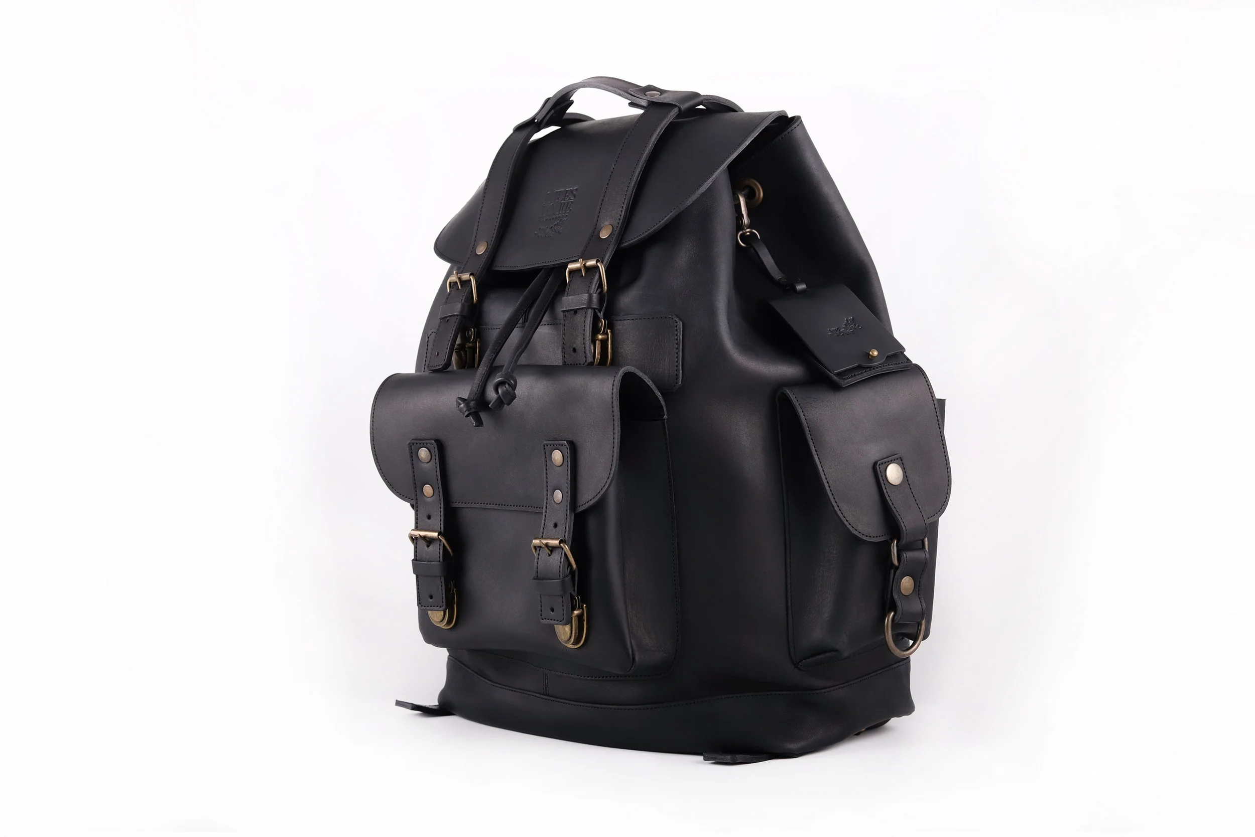 miles-and-louie-travel-backpack-mochila-viaje-piel-aceitada-oiled-leather-hicking-side.jpg