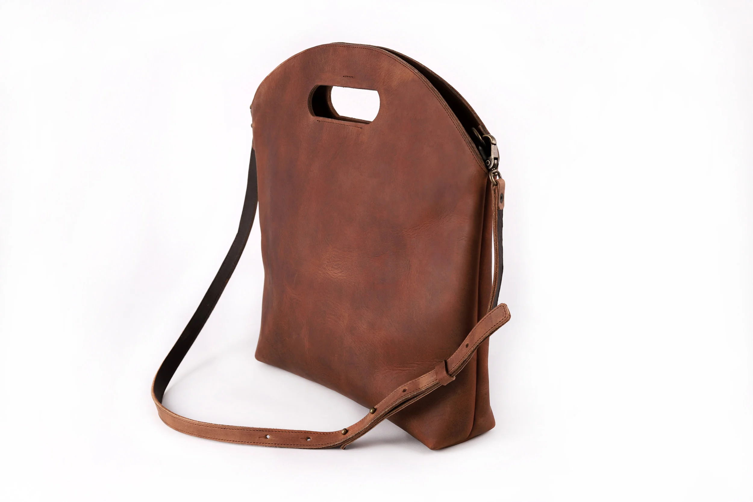 handbag-leather-miles-and-louie-piel-bag-strap-woman-miel-side.jpg