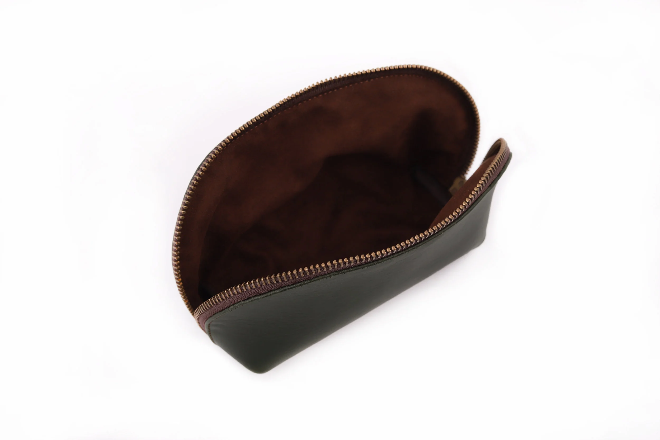 pouch-leather-miles-and-louie-piel-small-bag-open-green.jpg
