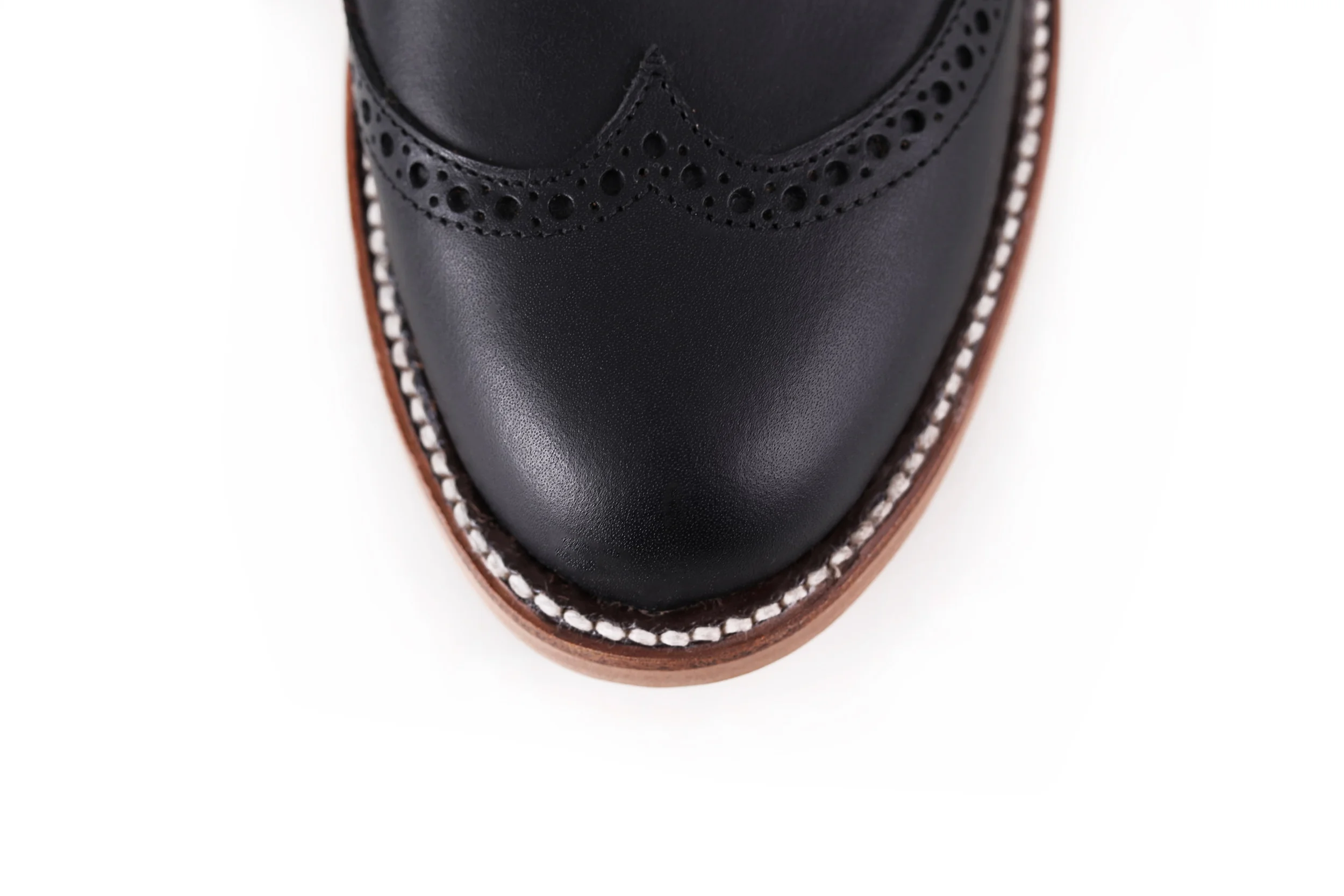 CHUKKA WINGTIP NEGRO PUNTA.jpg