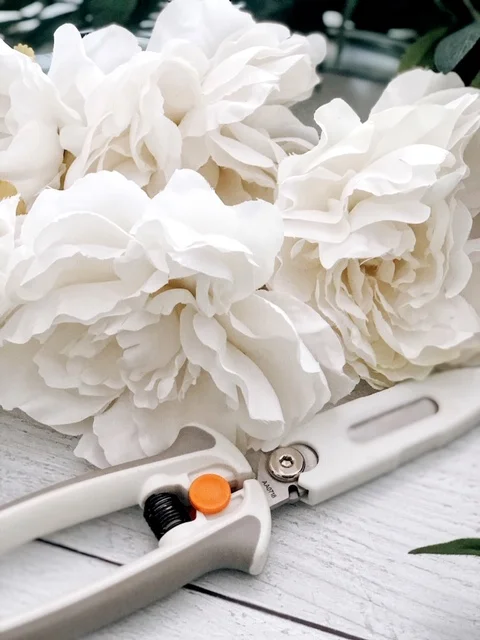 DIYlemonandpeonysummerwreath.jpg
