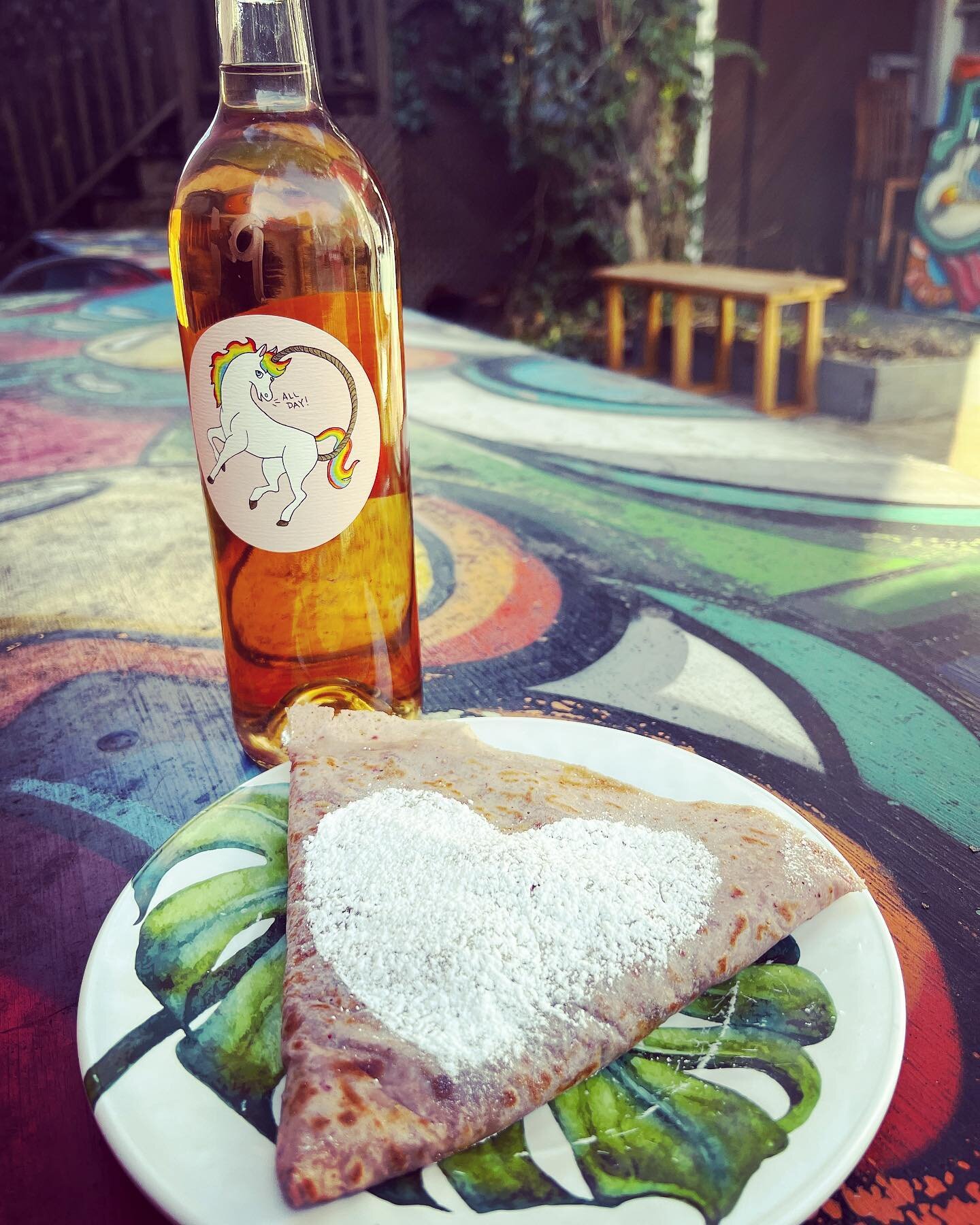 ❤️&ldquo;Queen Street is for Lovers&rdquo;❤️🍓Strawberry Crepe filled with Chocolate-Covered Strawberries topped with Powdered Sugar. Pairs well with ros&eacute;, we think 😂 🌹🍾💯 #longlivethequeen #BeMyValentine #notyouraveragecornerstore