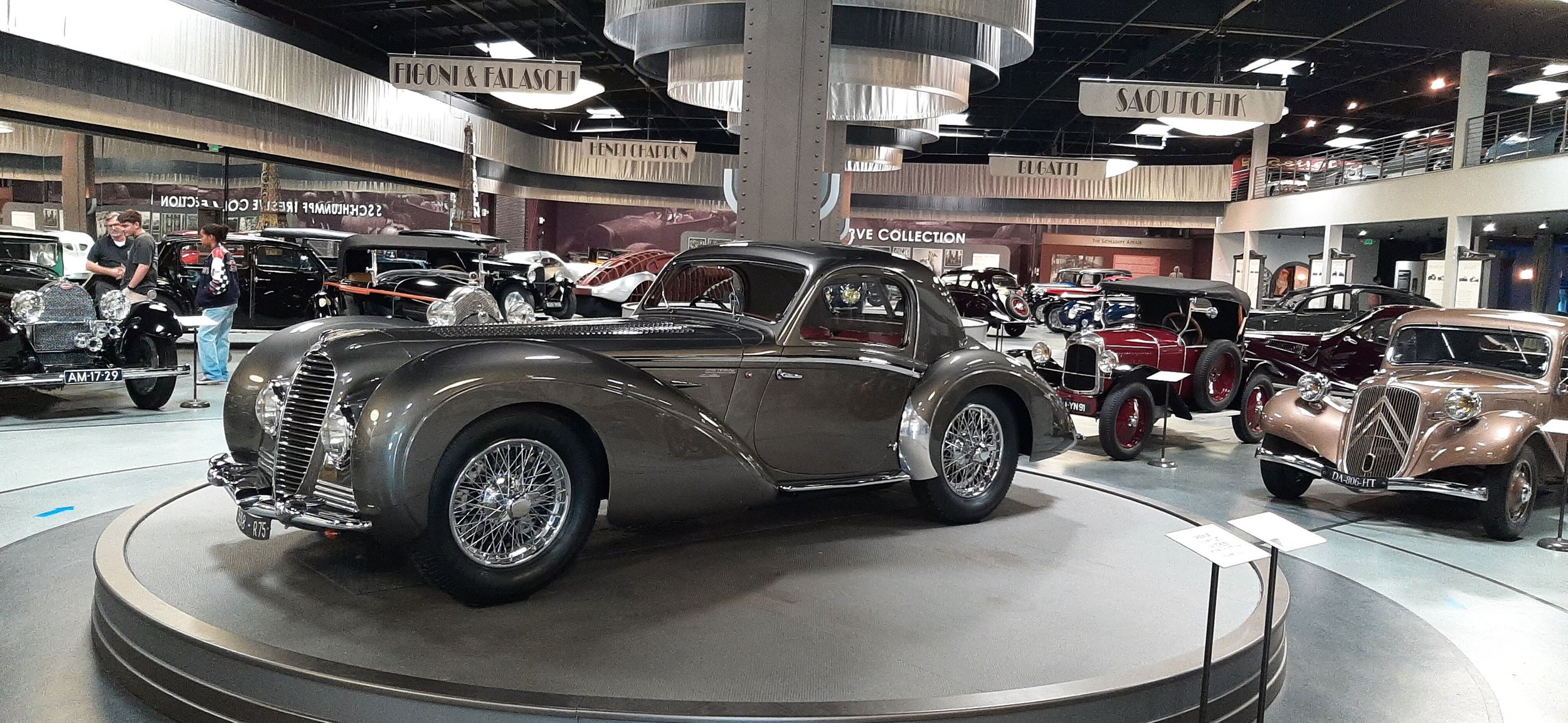 1938 Delahaye 145 Coupe by Chapron.jpg