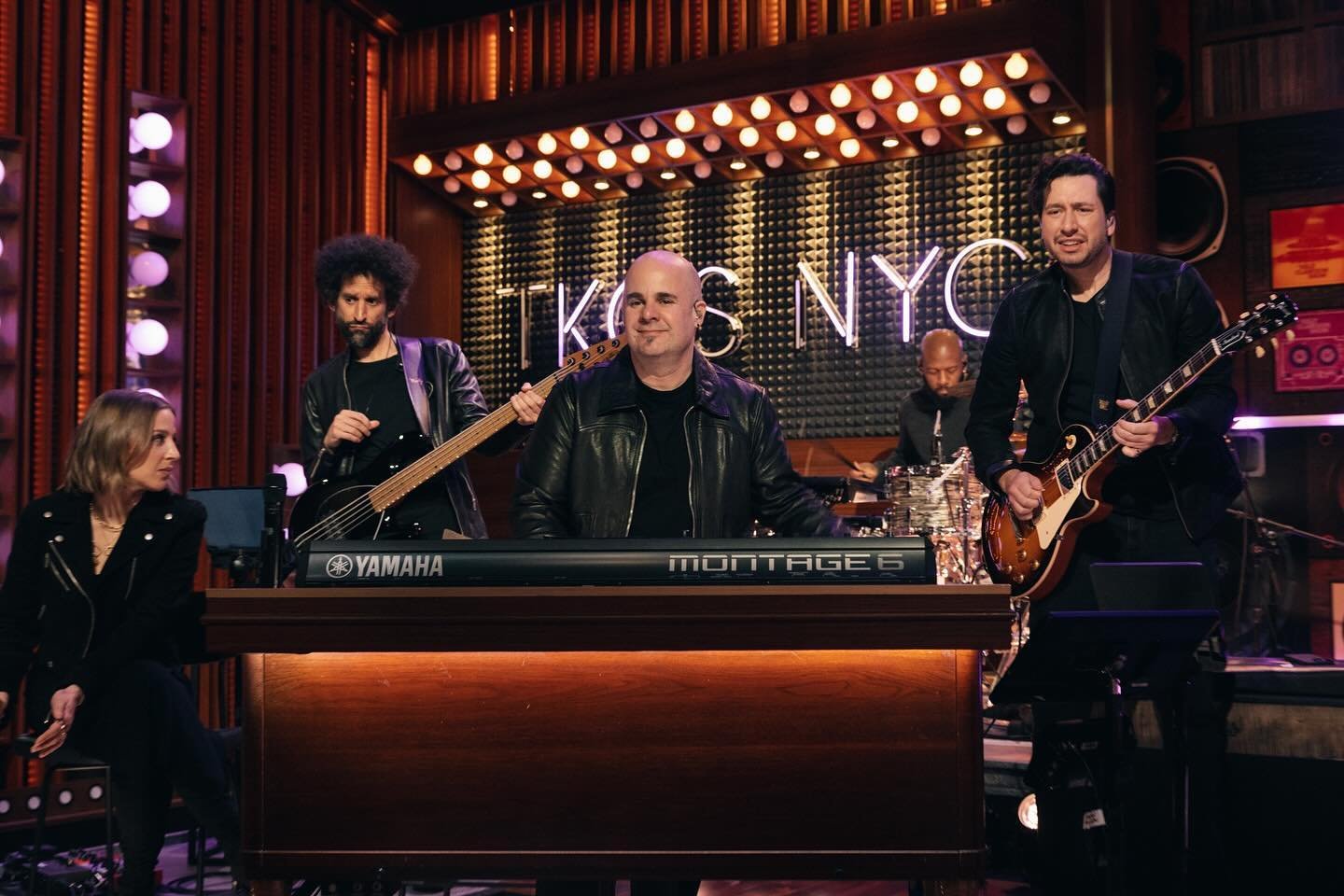 We&rsquo;ve recorded ____ Kellyokes to date. Take your guess below! 💭🎤
.
.
.
.
#mybandyall #musicians #30rock #nyc #newyork #thekellyclarksonshow #kellyclarksonshow #season5 #kellyoke
