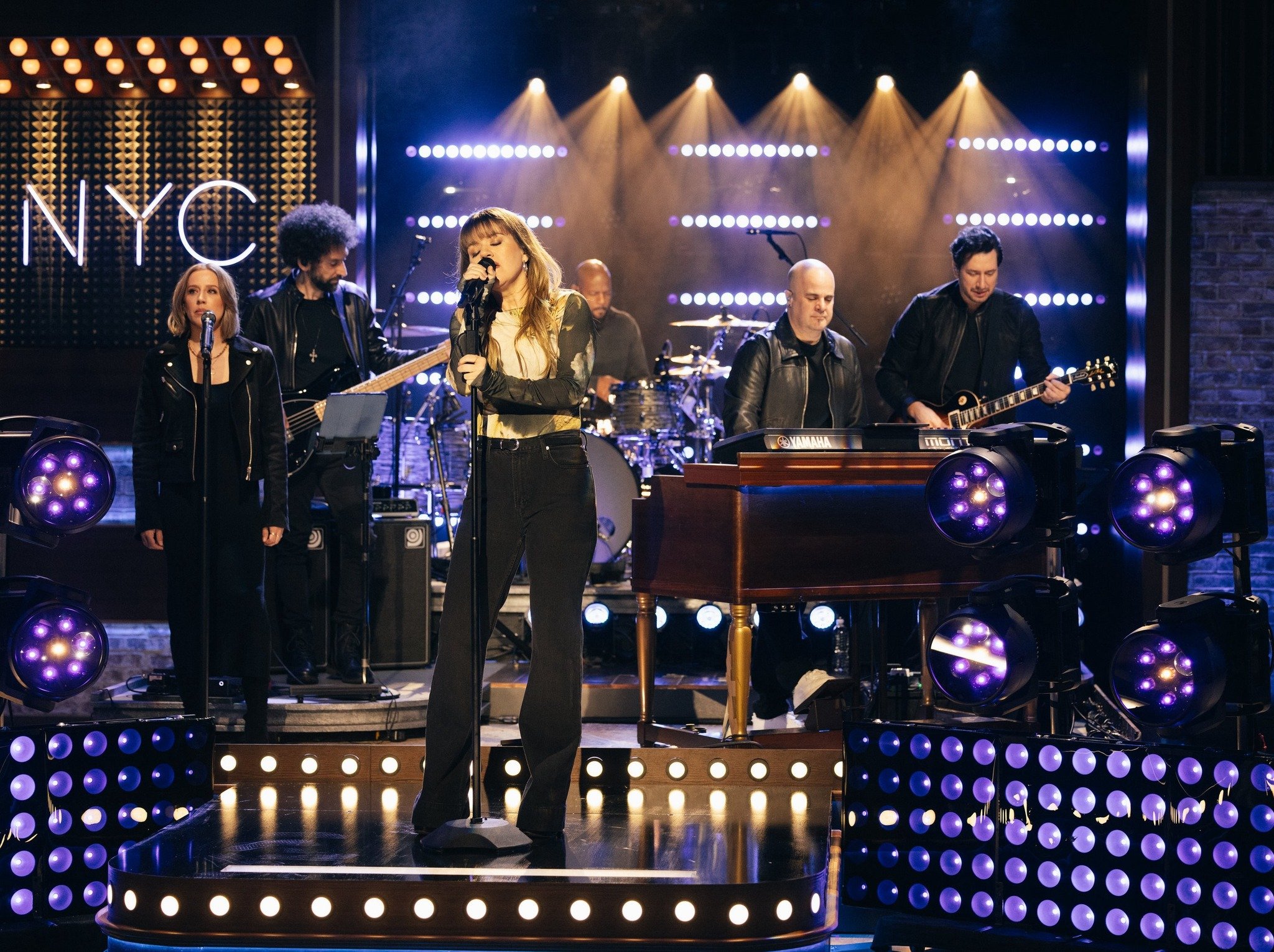 &quot;All the things I thought I figured out, I have to learn again&rdquo; ~ Don Henley
.
.
.
.
#theheartofthematter #donhenley #kellyoke #mybandyall #30rock #studio6a #season5 #thekellyclarksonshow #kellyclarksonshow
