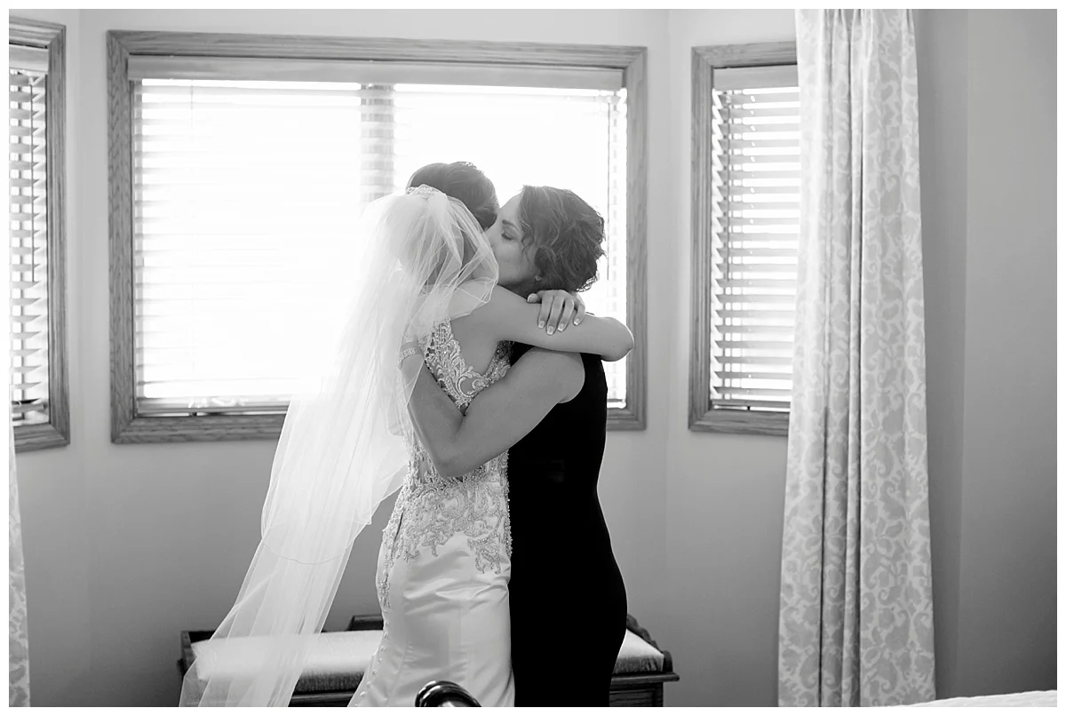 Mother Daughter First Look | Minnesota Wedding Photographer | Bethany Melvin Photography