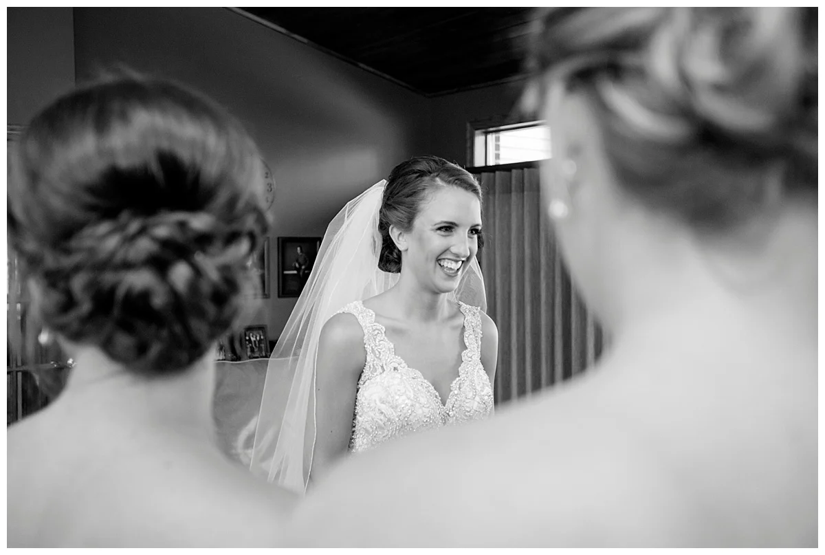 Bridesmaids First Look | Minnesota Wedding Photographer | Bethany Melvin Photography