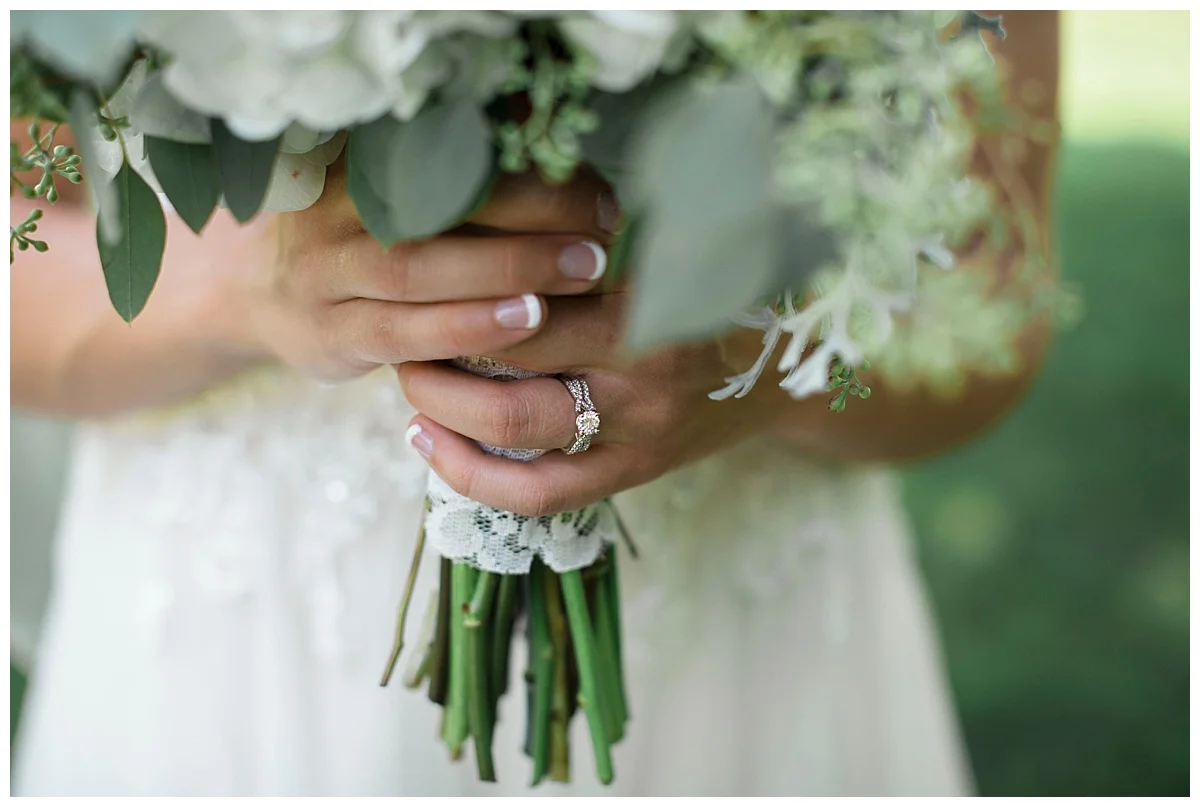 BethanyMelvinPhotography_TheCottageFarmhouse_TwinCitiesWeddingPhotographer_59.jpg