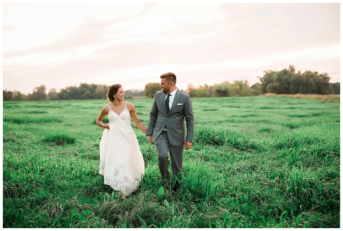 BethanyMelvinPhotography_TheCottageFarmhouse_TwinCitiesWeddingPhotographer_75.jpg