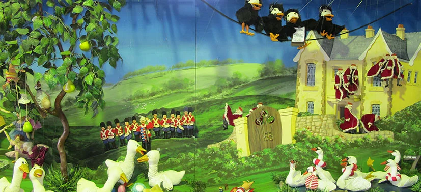 animated-christmas-windows-david-jones-2006-12-days-of-xmas.jpg