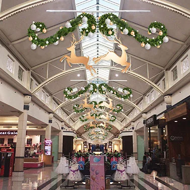 christmas-decorations-hanging-garlands.jpg