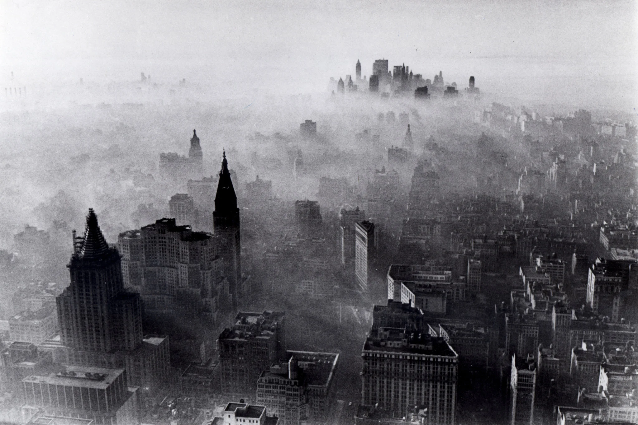 Empire State Building on Nov. 24, 1966, one of New York’s worst smog days. Neal Boenzi. Fair Use.