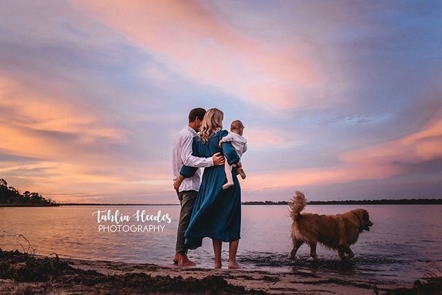 How bout those Winter sunsets?! &lt;3⁠
⁠
I am now fully booked until the end of August.... but you know what that means? Spring time!! Get in touch now to book your family, couple or newborn portraits for September/October!